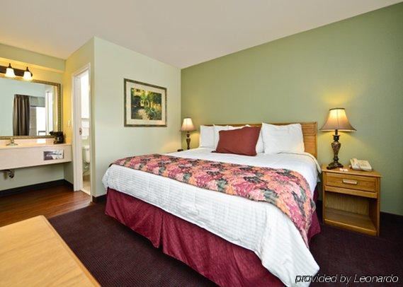Hotel Baymont By Wyndham Thousand Hills 2*